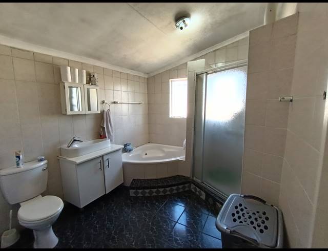 4 BEDROOM FREEHOLD FOR SALE IN BRACKENDOWNS